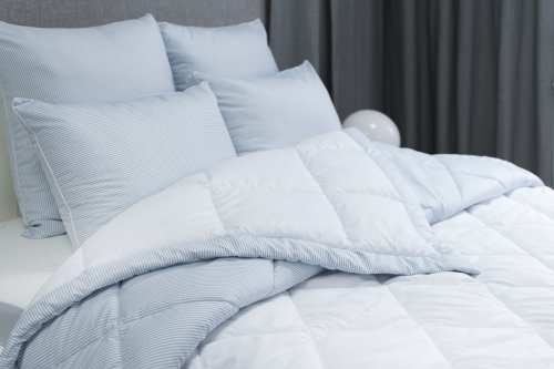 Одеяло Стеганое Home Holidays с окантовкой Белый с голубой полоской