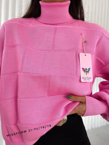 Базовый свитер с небольшой особенностью в вязке