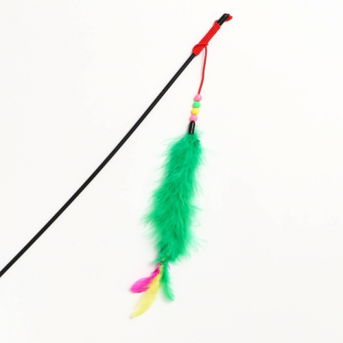 Дразнилка-удочка с перьями, пуховым хвостиком и бусинами, зелёная