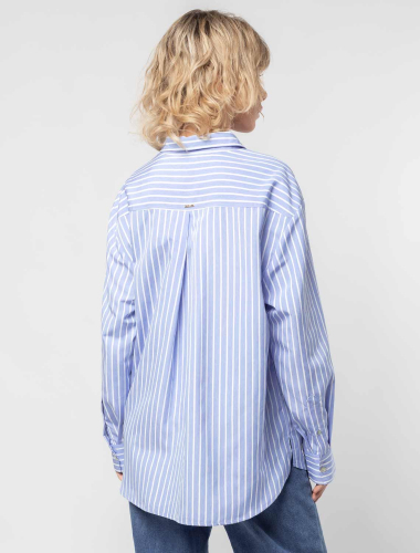 Овер-сайз блузка с пуговицами из натурального перламутра