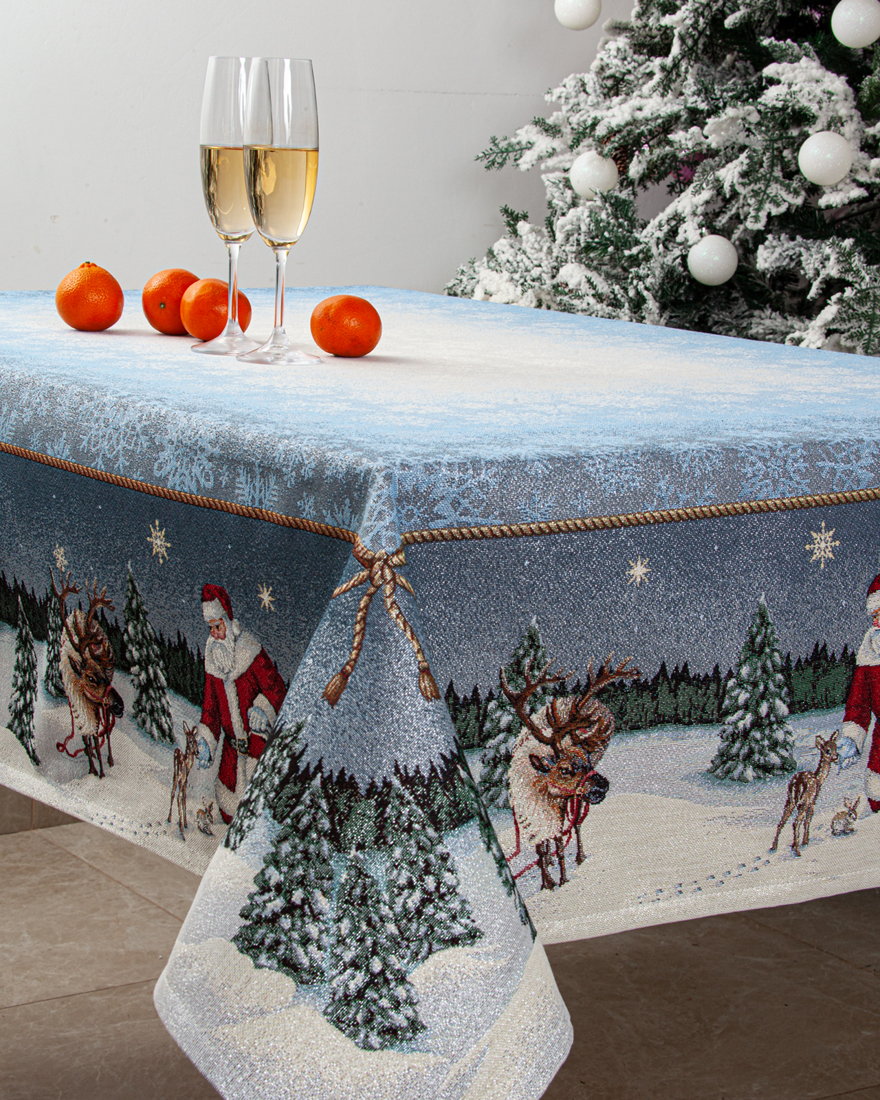 Дед мороз и лесные друзья Скатерть 140х140 см 230247