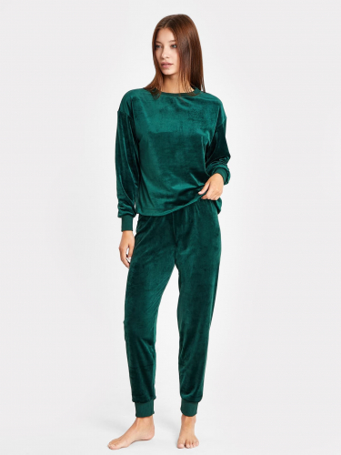 Комплект женский (джемпер, брюки) в зеленом оттенке