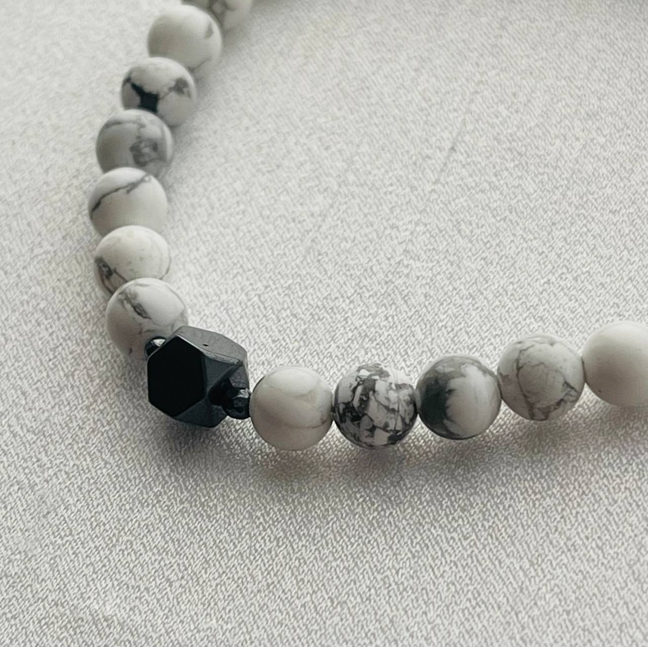 Радуга Самоцветов Браслет из Говлита с Гематитом