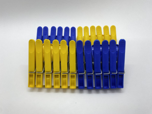 Прищепки пластмассовые желто-синие 24 шт/уп.