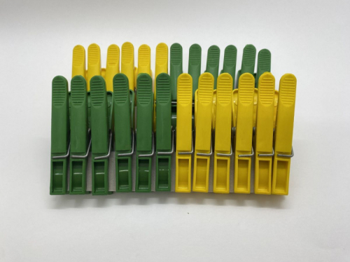 Прищепки пластмассовые зелено-желтые 24 шт/уп.