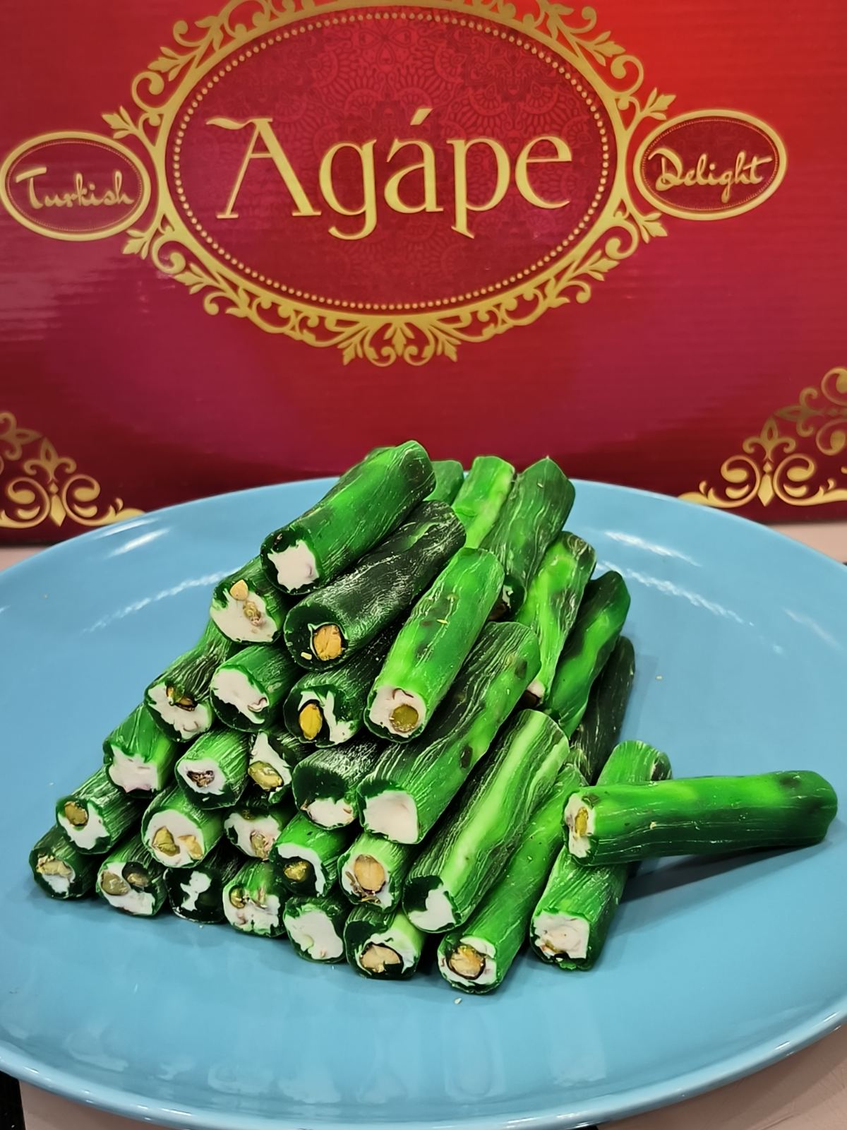Молочные пальчики с яблоком и цельной фисташкой