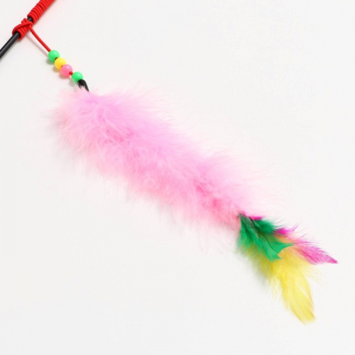 Дразнилка-удочка с перьями, пуховым хвостиком и бусинами, розовая