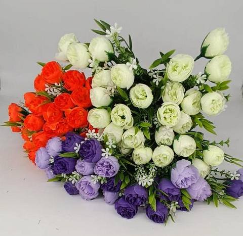 Цветы искусственные декоративные Ранункулюс 26 бутонов + белые цветочки 45 см