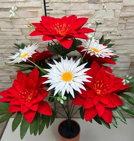 Цветы искусственные декоративные Букет хризантем 5 цветков + 4 ромашки + папоротник 52 см