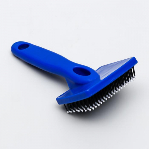 Пуходерка пластиковая мягкая с закругленными зубьями, малая, 6 х 13,5 см, синяя