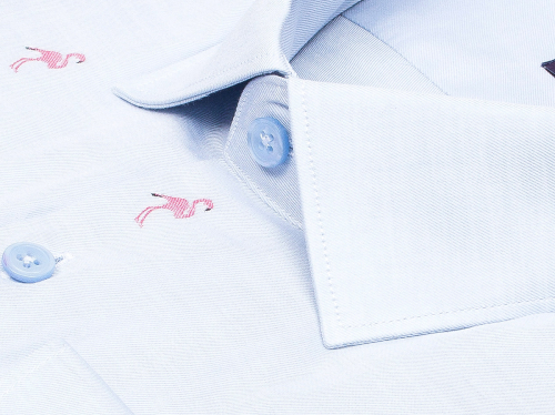 Голубая приталенная мужская рубашка Poggino 7016-10 в фламинго и пальмах с длинными рукавами