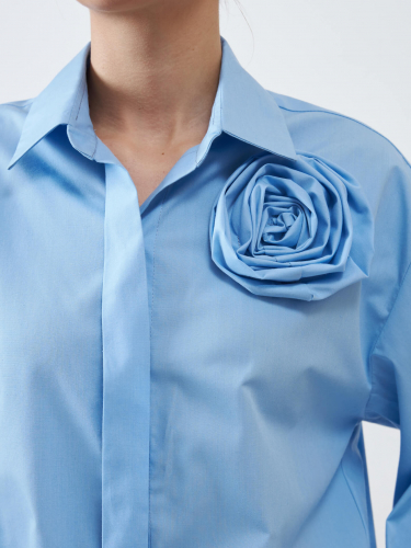 Рубашка с цветком голубой