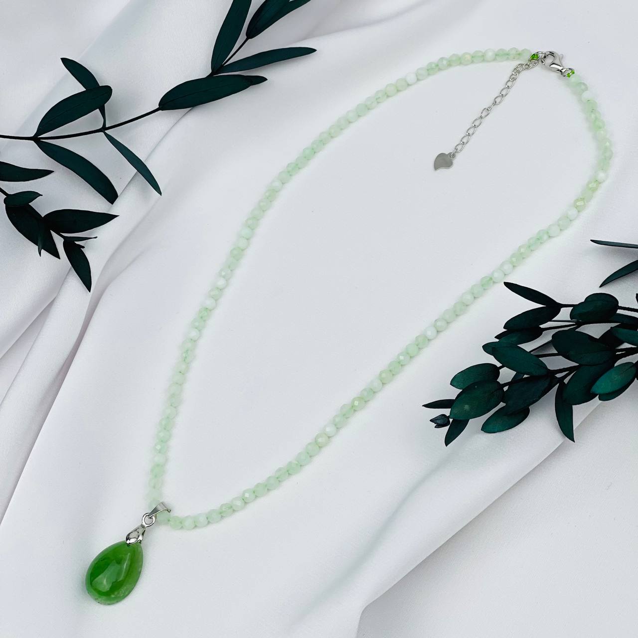 Радуга Самоцветов Колье из Опала с кулоном из Хризопраза