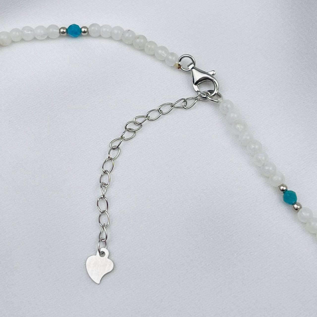 Радуга Самоцветов Колье из Лунного камня и Апатита с кулоном из Ларимара