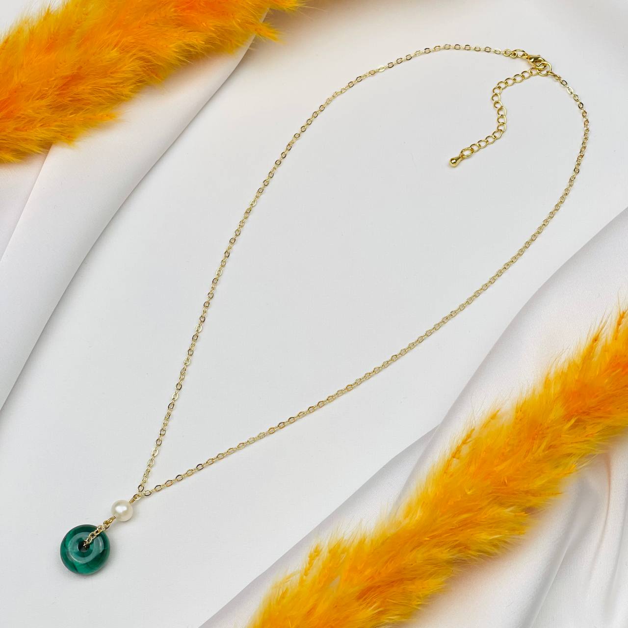 Радуга Самоцветов Колье на цепочке с Малахитом и Жемчугом