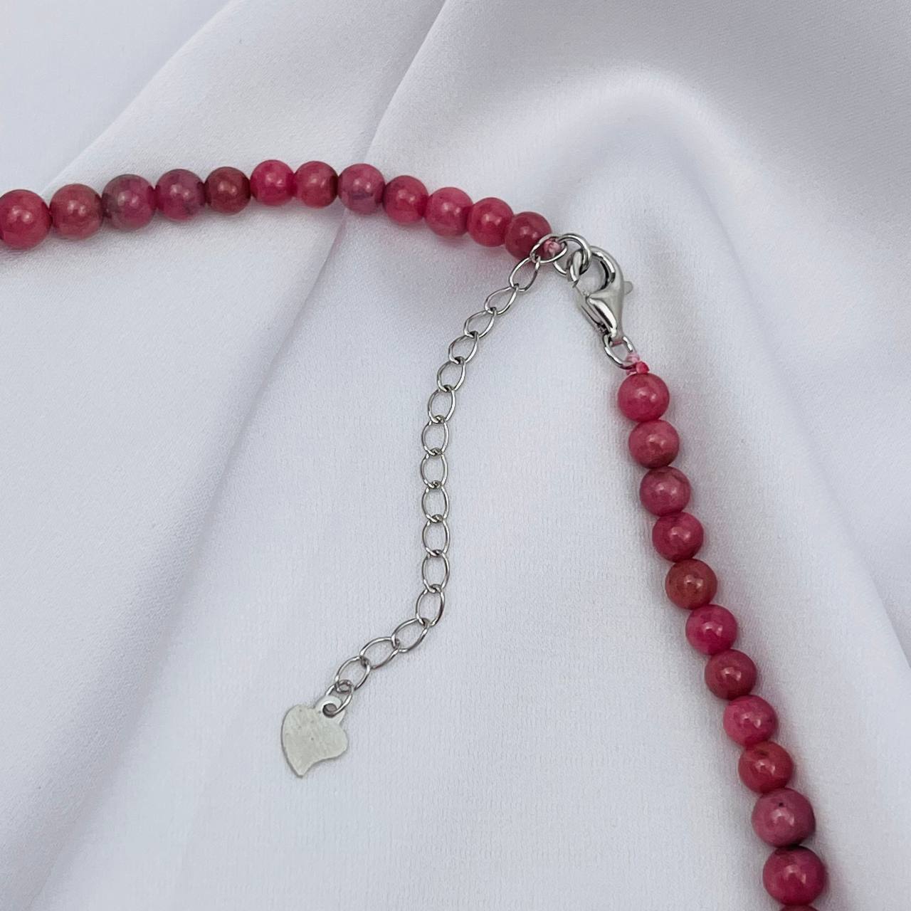 Радуга Самоцветов Бусы на увеличение из Родонита