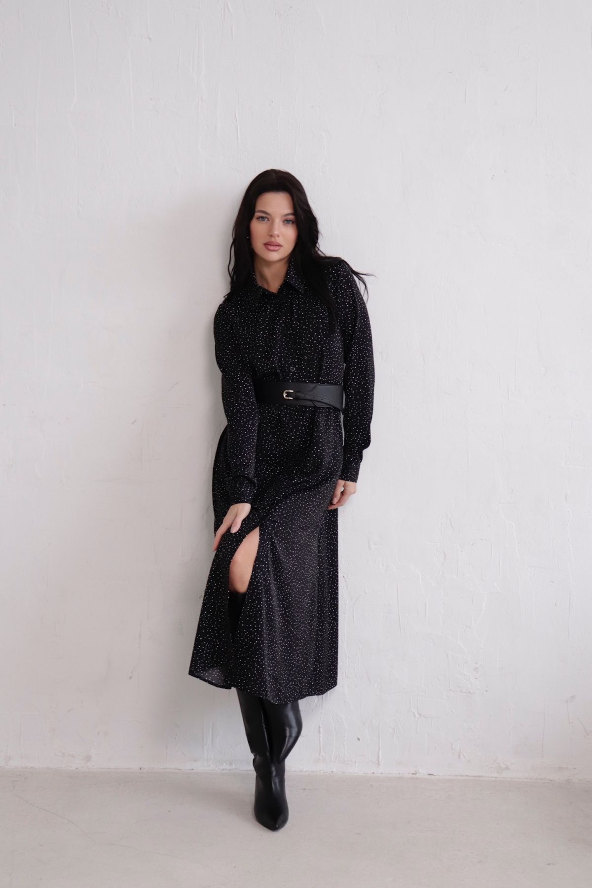 11352 Платье-рубашка удлинённое чёрное в горошек (остаток: 42-44)