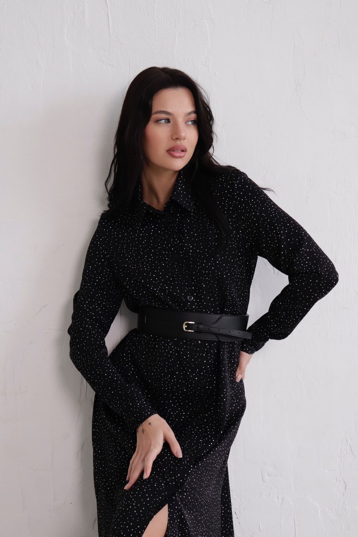 11352 Платье-рубашка удлинённое чёрное в горошек (остаток: 42-44)