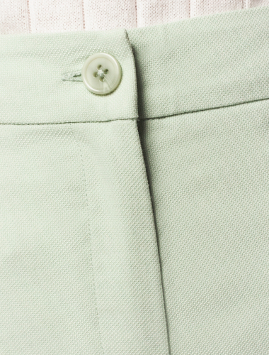 Ст.цена 2390р Прямые брюки из летней эластичной поливискозы с фактурой D24.508 светло-оливковый