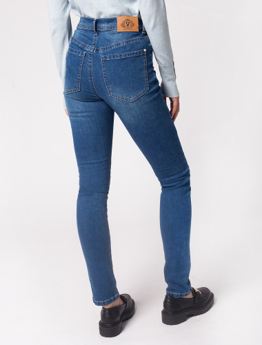 Ст.цена 2090р Базовые джинсы из эластичного денима D54.242 синий