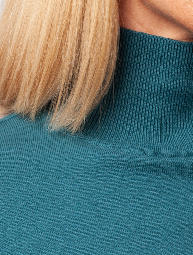 Ст.цена 1790р Асимметричный свитер тонкой вязки D34.176 изумрудно-зеленый