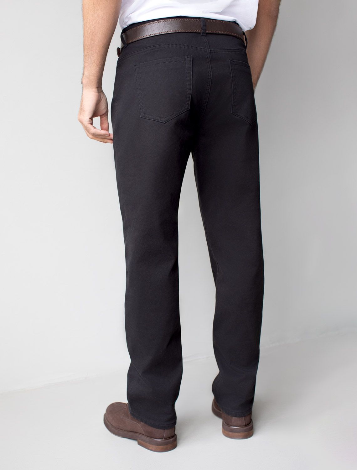 Джинсы классического кроя из эластичного денима на ФЛИСЕ U54.005 черный