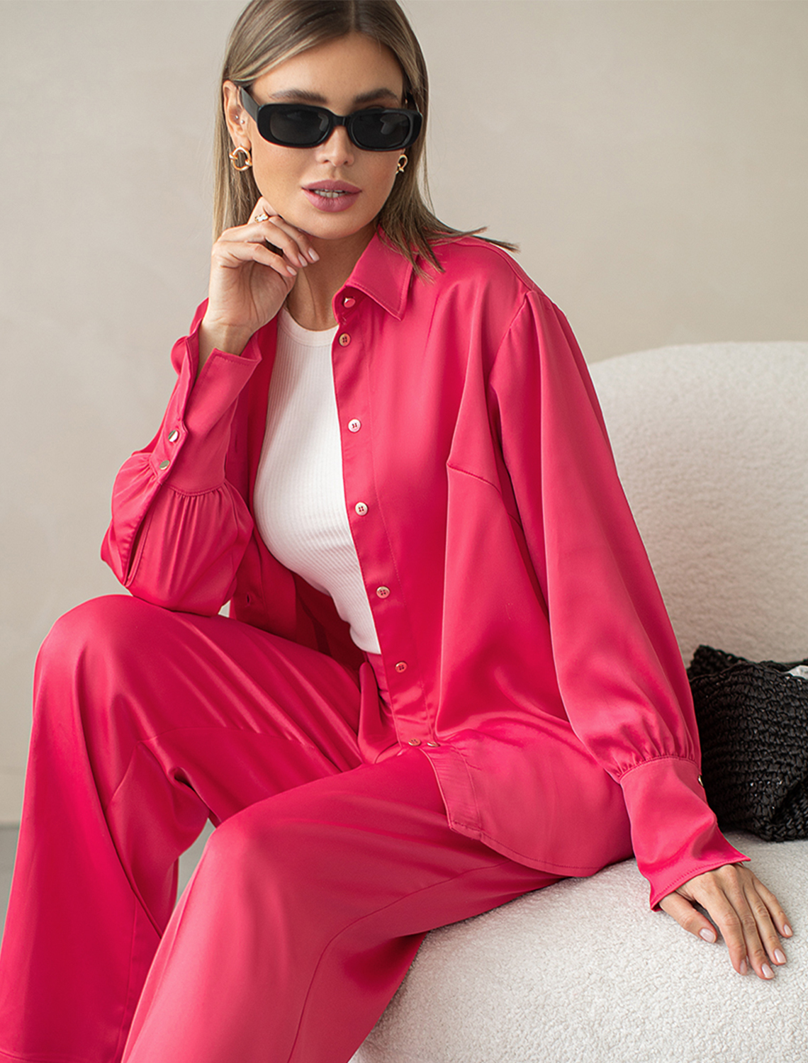 Блузка из плотного полуматового сатина с удлиненным манжетом D29.796 viva magenta
