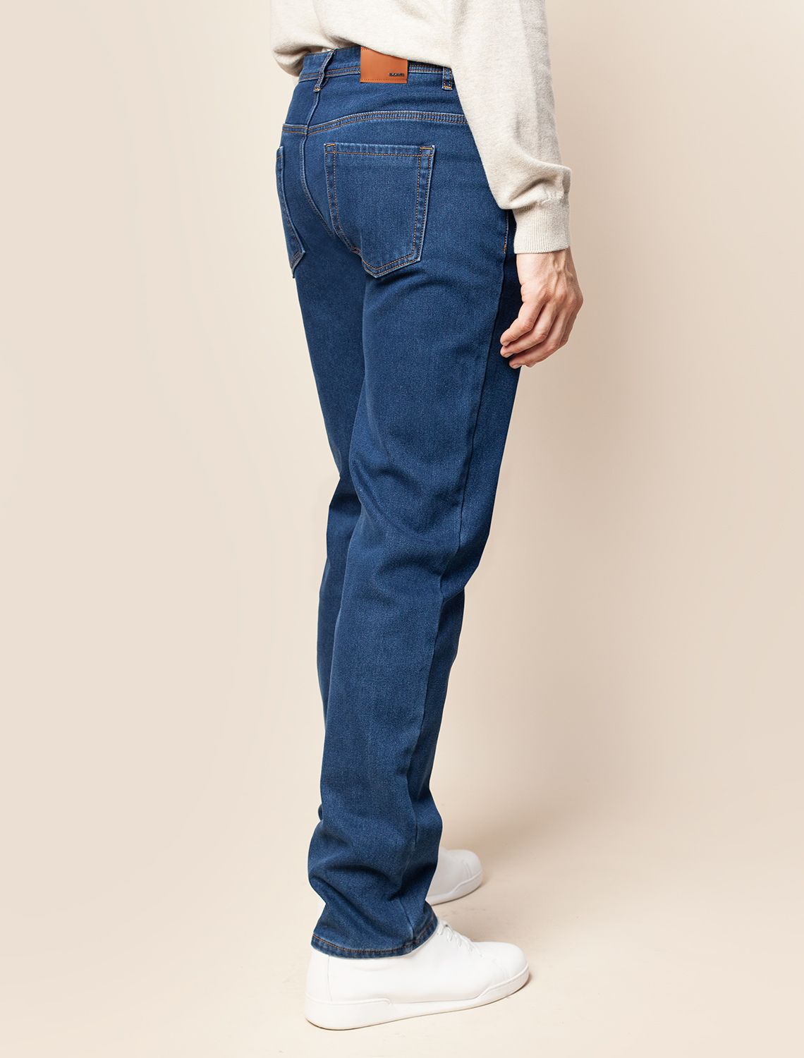 Ст.цена 2990р Джинсы классического кроя из эластичного денима на ФЛИСЕ U54.005 синий классик