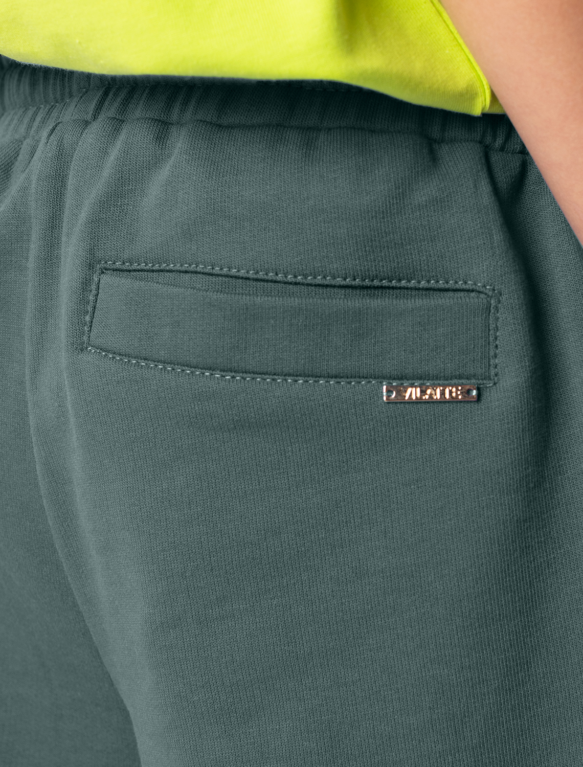 Ст.цена 1290р Шорты из облегченного футера F48.018 полынь