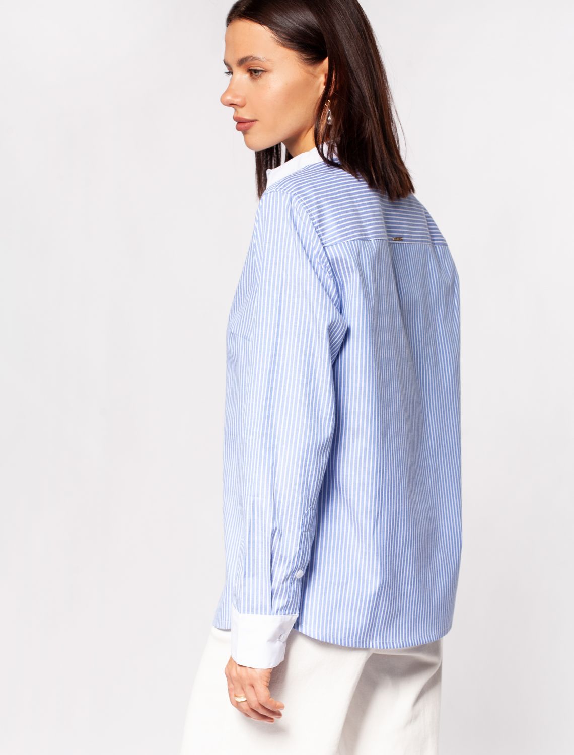 Блузка прямого силуэта D29.226 голубой-белый