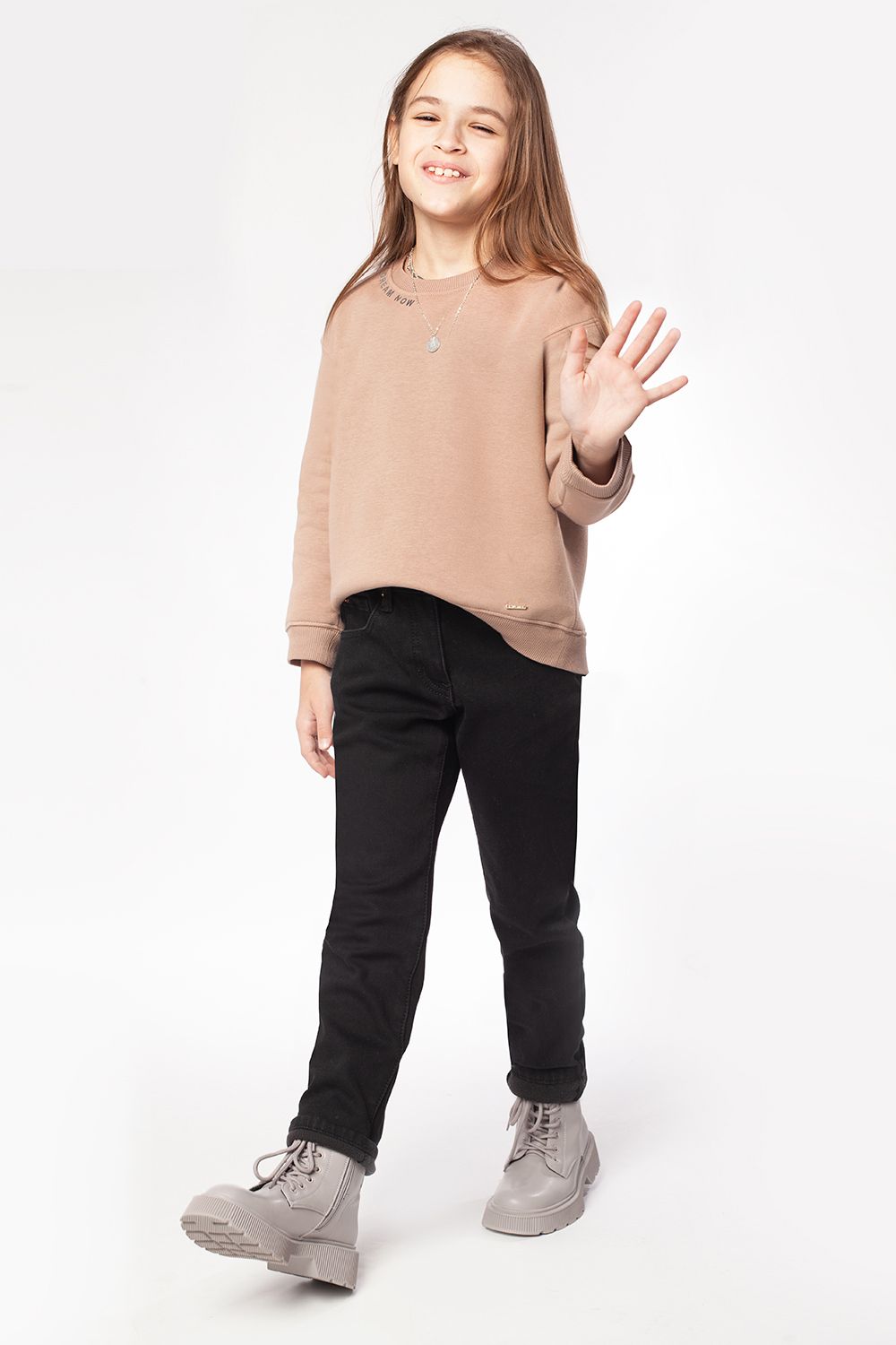 Ст.цена 1690р Свитшот из теплого футера-трехнитки с принтом фольгой F49.428 тауп