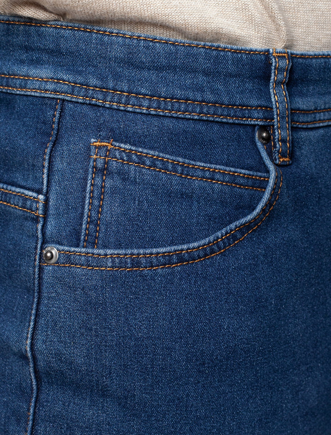 Ст.цена 2990р Джинсы классического кроя из эластичного денима на ФЛИСЕ U54.005 синий классик