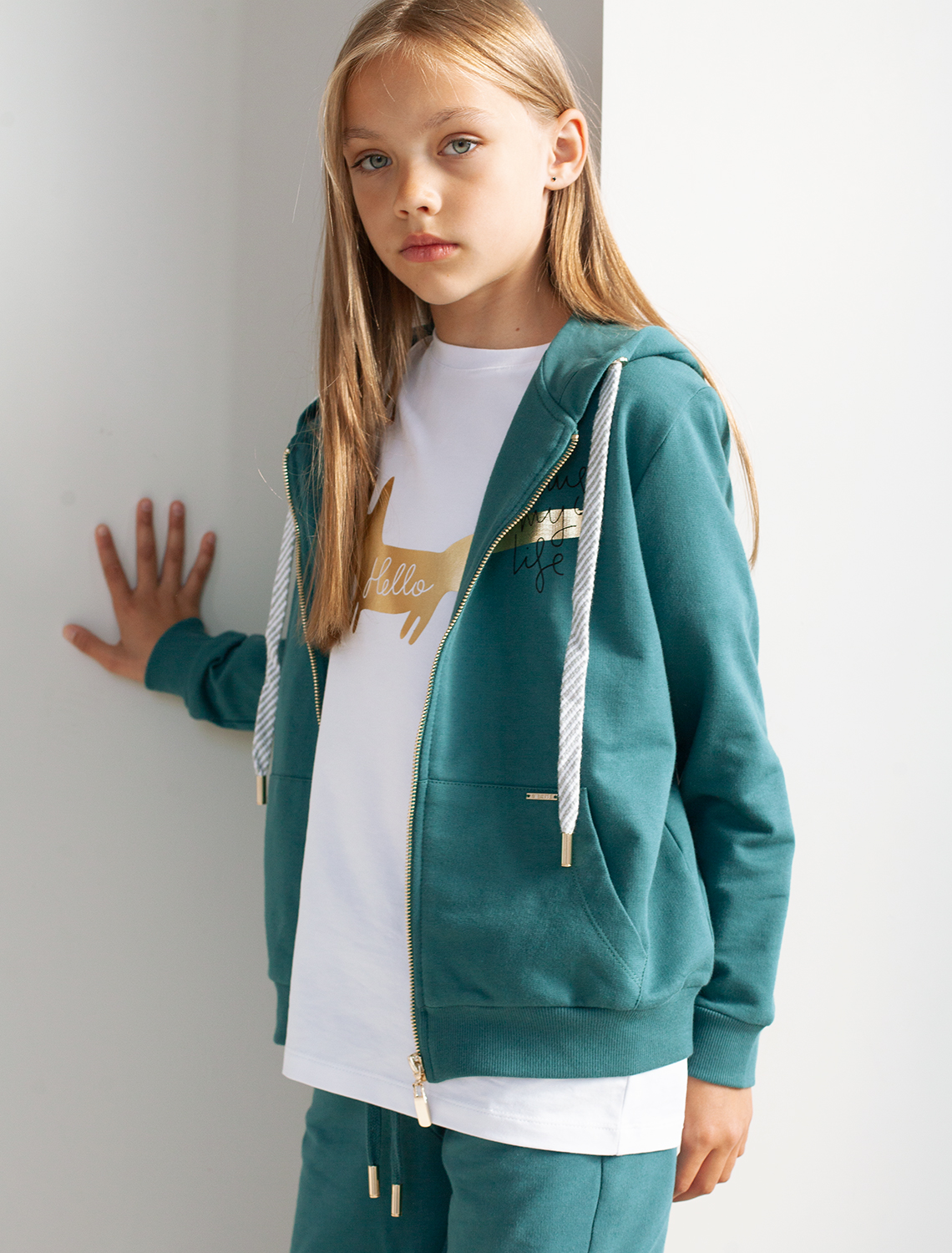 Ст.цена 1690р Худи на молнии из премиального футера с золотистой фурнитурой F49.405 полынь