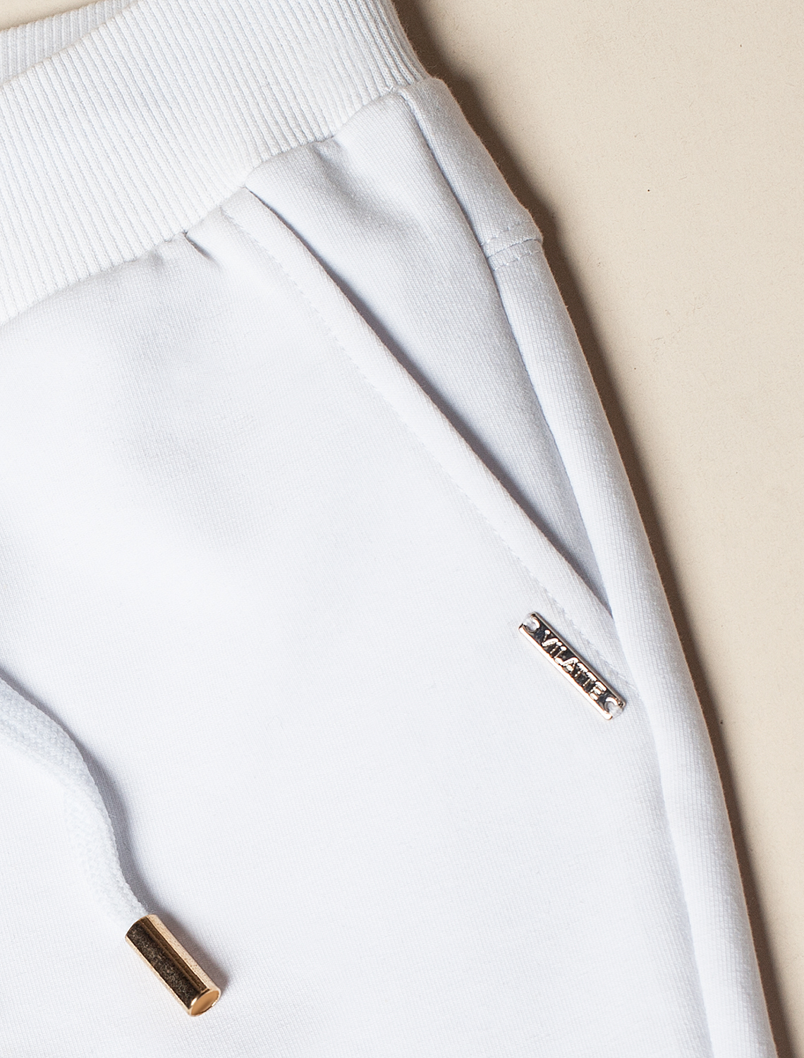 Ст.цена 1490р Брюки из премиального футера с золотистой фурнитурой F44.060 белый
