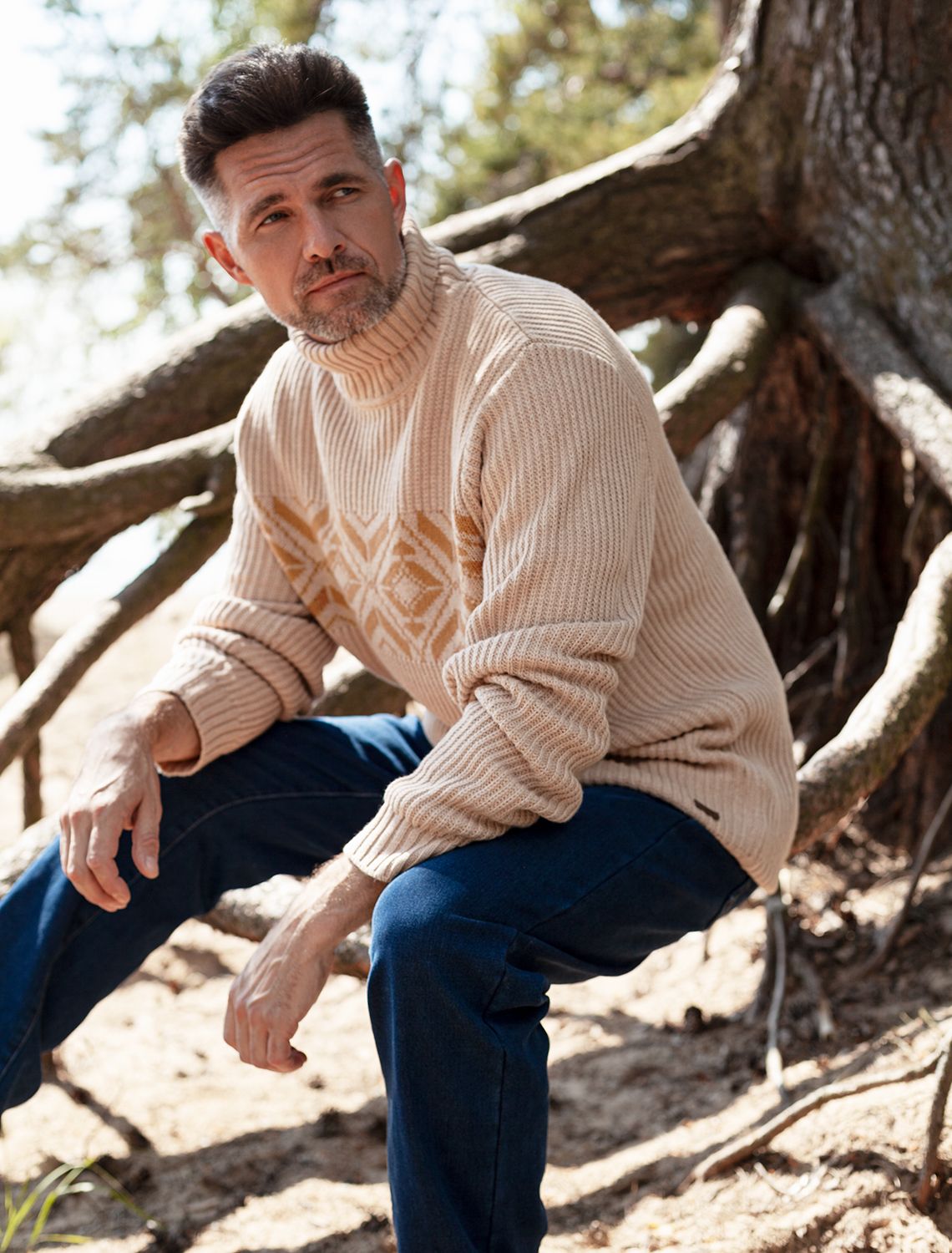 Ст.цена 2390р Свитер крупной фактурной вязки из мягкой пряжи из хлопка с акрилом U39.013 св.бежевый меланж