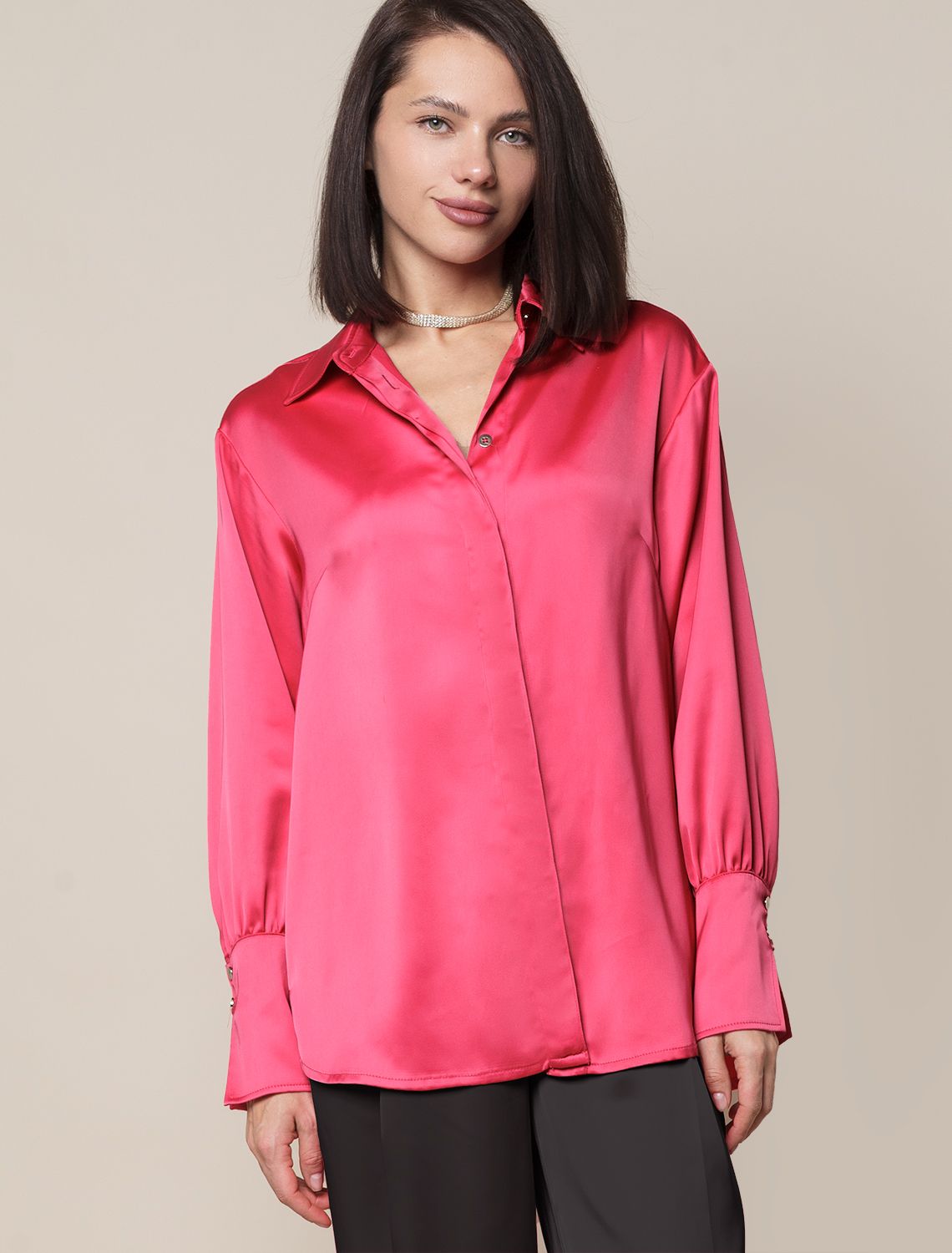 Блузка из плотного полуматового сатина с удлиненным манжетом D29.796 viva magenta
