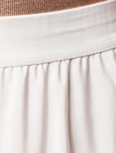 Трендовая юбка-баллон из тонкой тафты с матовым блеском D26.460 шампань