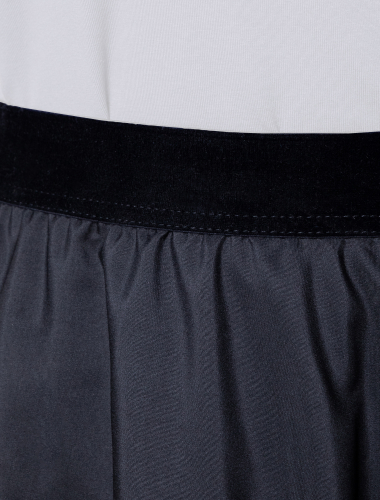 Трендовая юбка-баллон из тонкой тафты с матовым блеском D26.460 черный