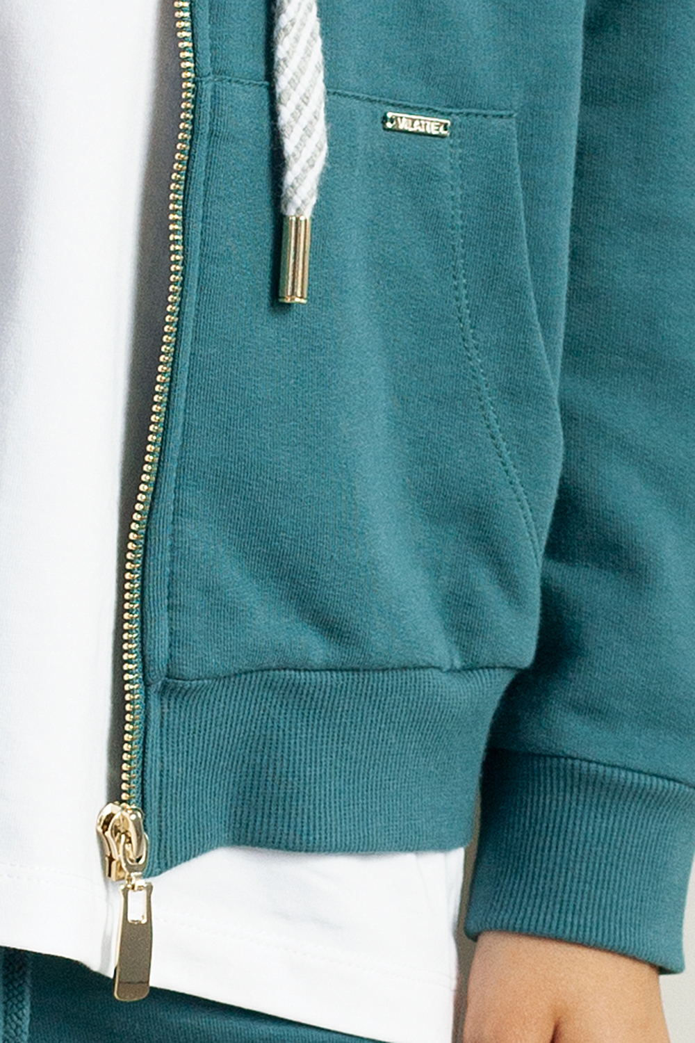 Ст.цена 1690р Худи на молнии из премиального футера с золотистой фурнитурой F49.405 полынь