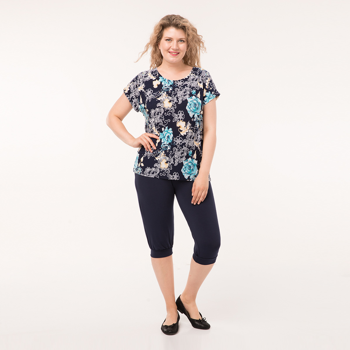 ст. цена1400руб.! Костюм, трикотаж, блуза, капри, голубой