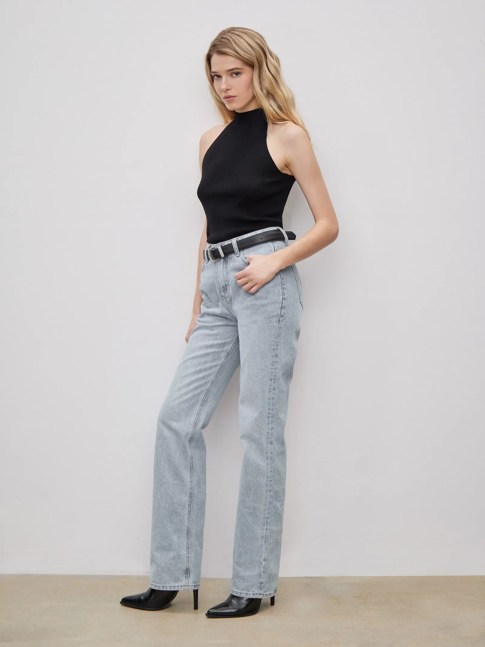 Трикотажный топ в составе c шерстью ,
50% шерсть, 30% нейлон, 20% акрил ,