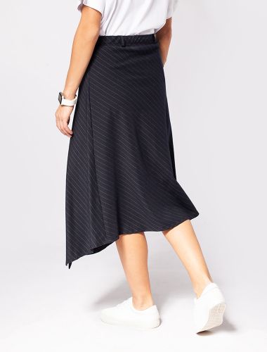 Ст.цена 2650р Асимметричная юбка с разрезом, кроеная  по косой, без подкладки D26.452 темно-синий-полосы