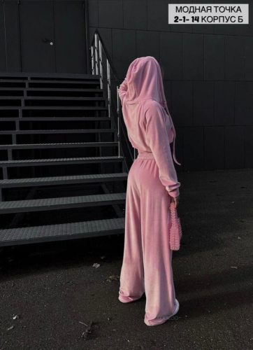Спортивный женский костюм розовый