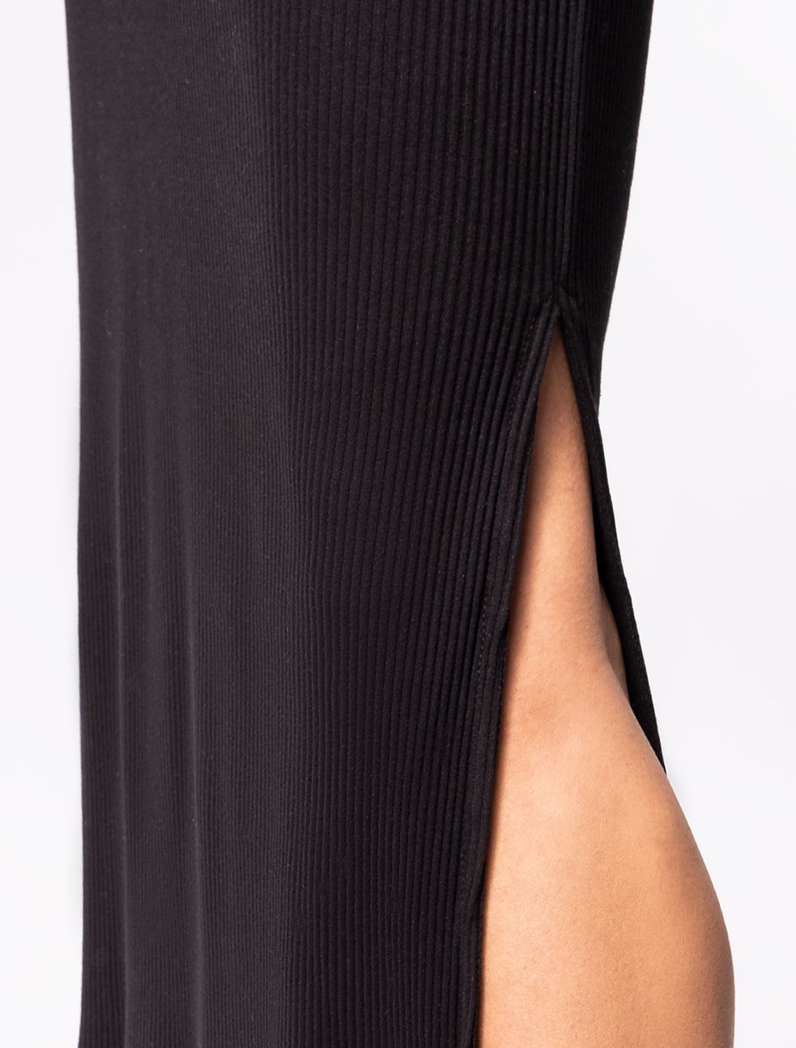 Платье из трикотажа в широкий рубчик D42.228 черный
