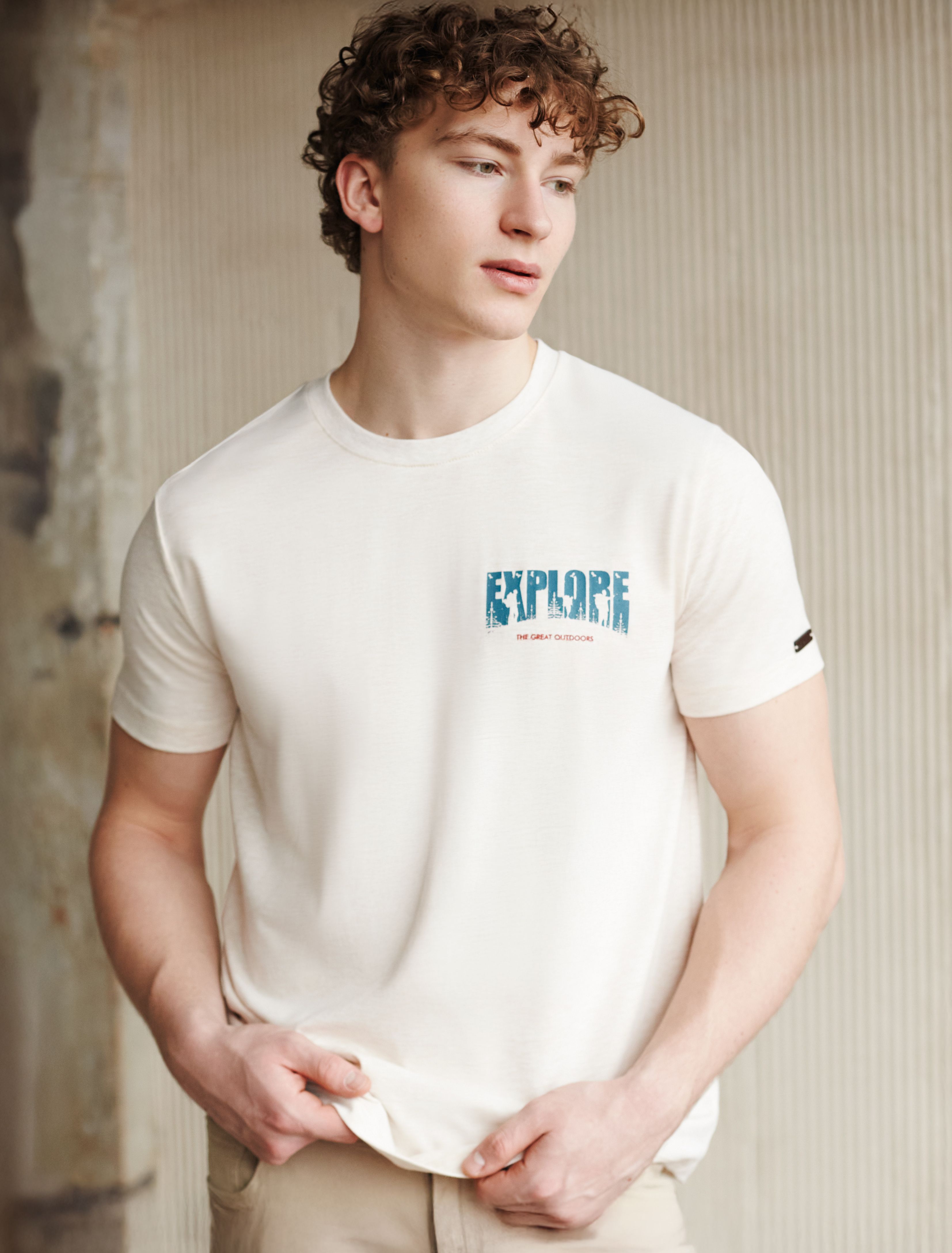 Ст.цена 1090р Футболка из премиального хлопка с авторским принтом U49.026 овсяный_explore