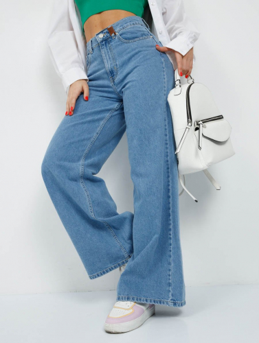 Женские джинсы арт. 19833 стирка светлая