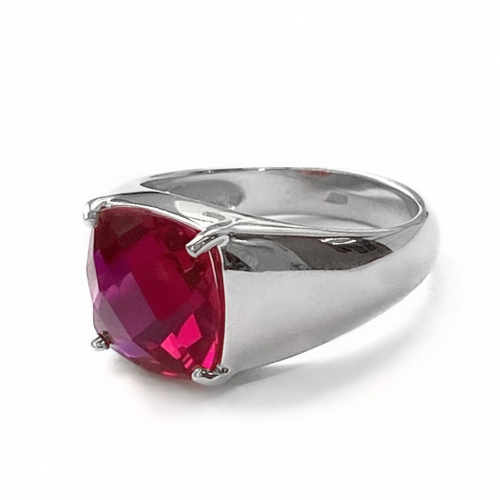 Серебряное кольцо-печатка «Правлю миром» с корундом рубина