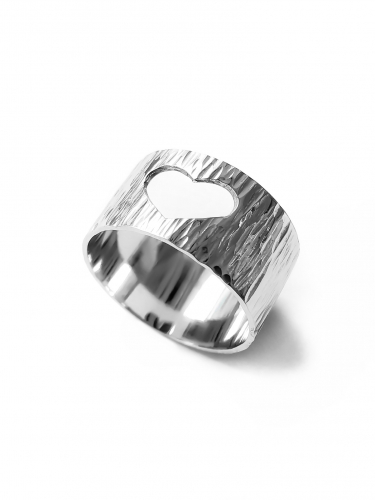 Серебряное рифленое кольцо «Сердце»