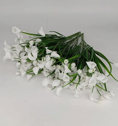 Цветы искусственные декоративные Каллы пластик 6 веток 24 цветка 40см