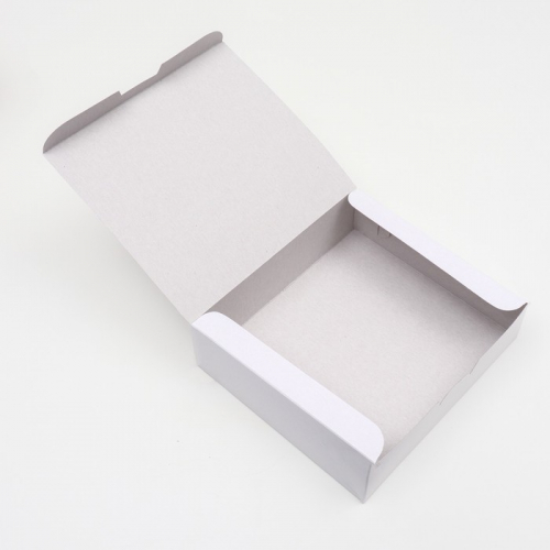 Коробка с замком, белая, 18 х 10 х 5 см